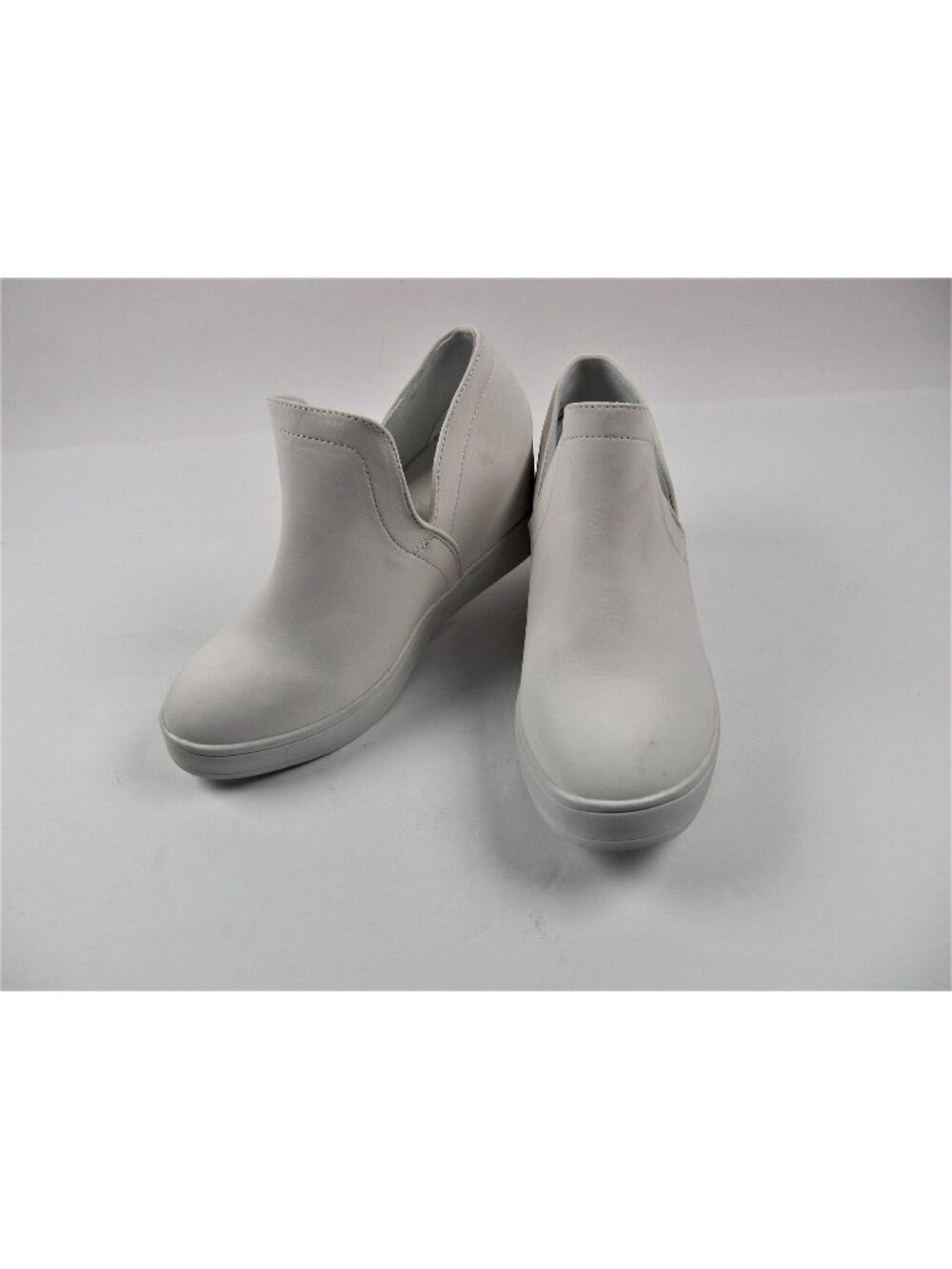 Comfort Foam White Women's Shoes Casual Comfy Slip-On Sneakers Size 6 new